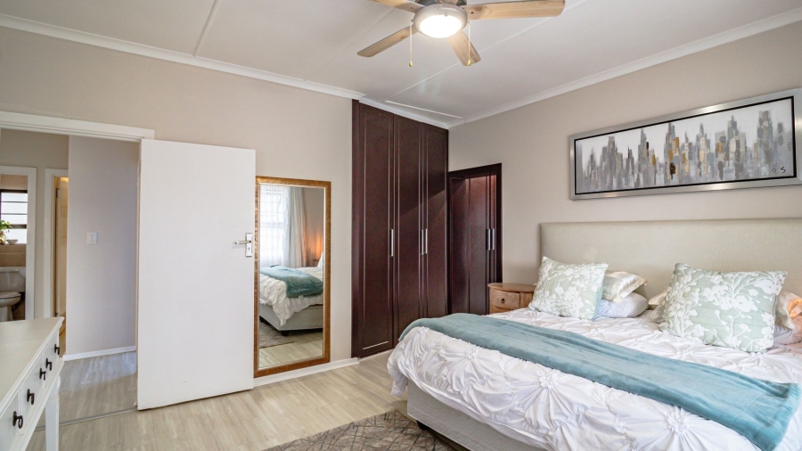 6 Bedroom Property for Sale in Gonubie North Eastern Cape